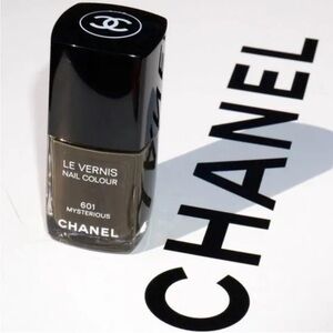 CHANEL Le Vernis 601 Mysterious Nail Polish
